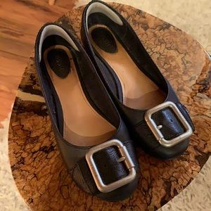 Fossil leather flats with buckle